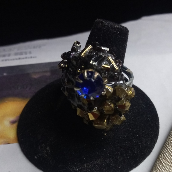 Jewelry - Picture 3 of 11